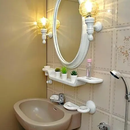 Hotel Grandma's Elegant In Naxos Town 2*